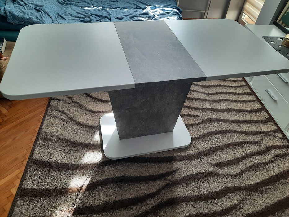 Stół biały rozkładany