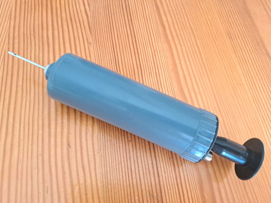 Ręczna pompka z igłą do piłek