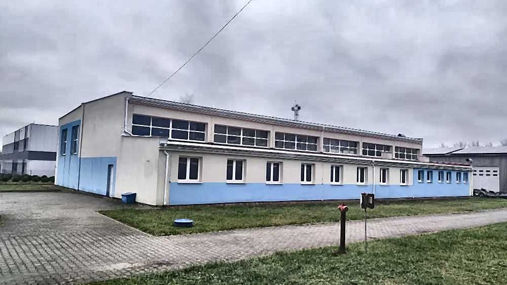 Budynek warsztatowo-biurowy z halą i placem – Dobrów k. Staszowa