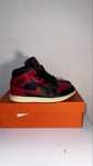 Tênis Air Jordan 1 Mid “Bred” (Preto/Vermelho)