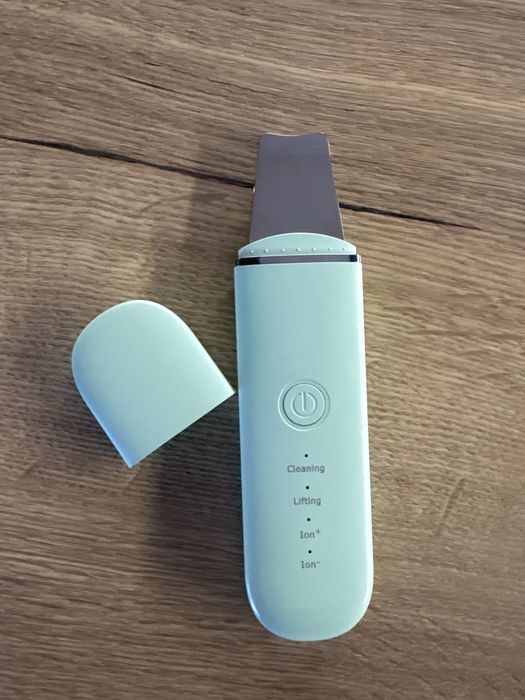 Ультразвуковий скрабер для обличчя