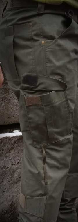 Spodnie taktyczne "combat" rip-stop w kolorze oliwkowym, całoroczne.