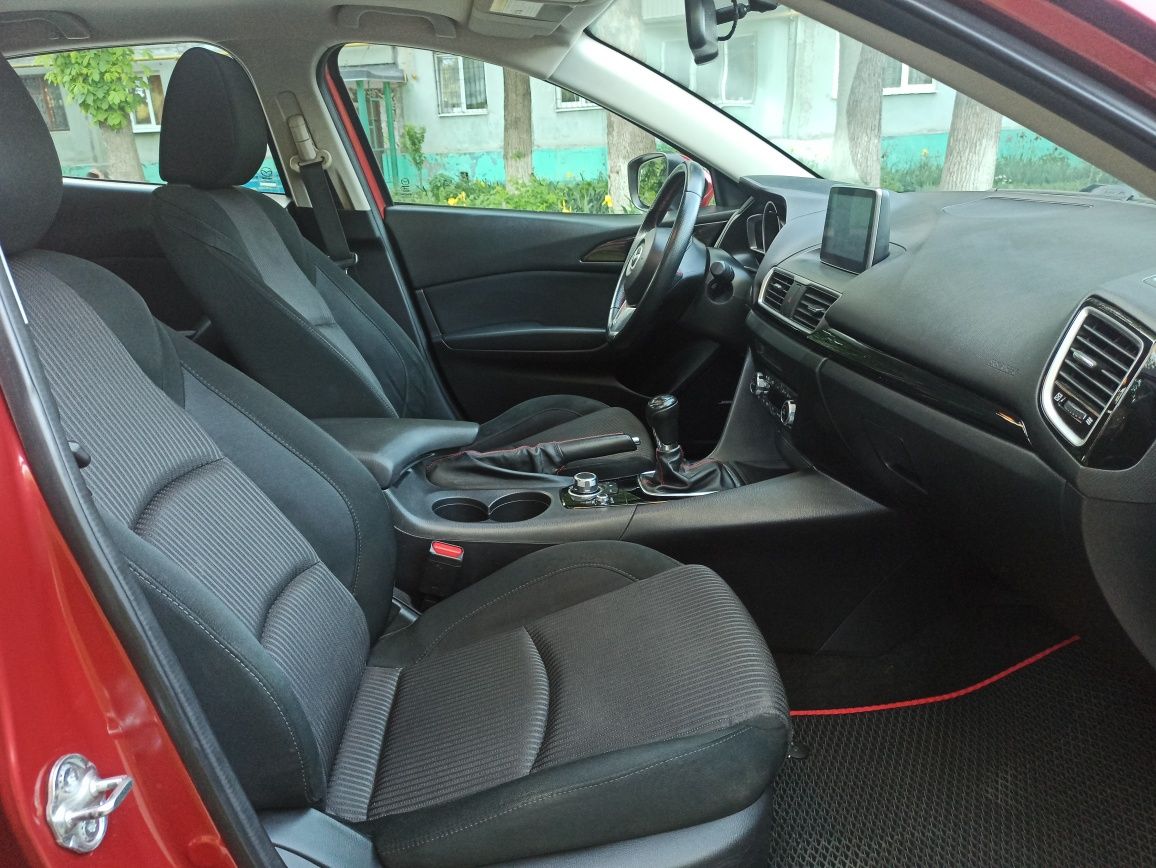 Mazda 3 2015года