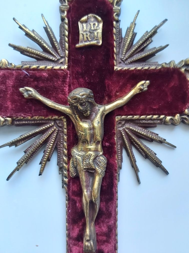 Crucifixo parede bronze/veludo