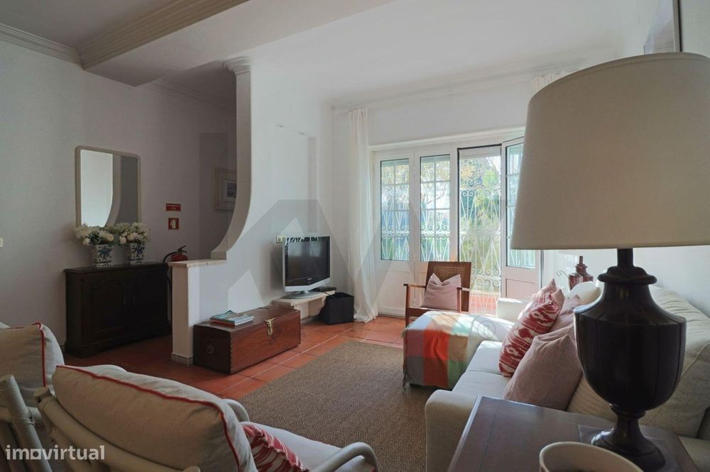 Arrendamento de Moradia mobilada próximo da Praia e Estação de Comboio