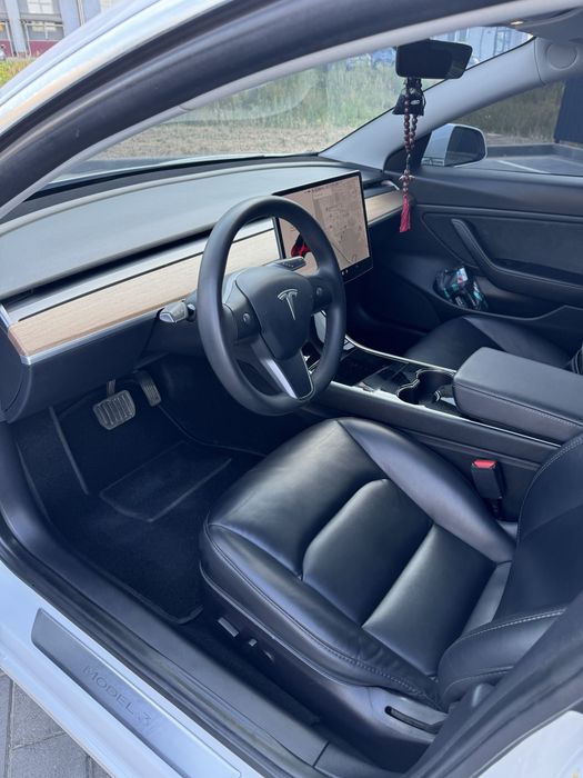Tesla Model 3 2020p