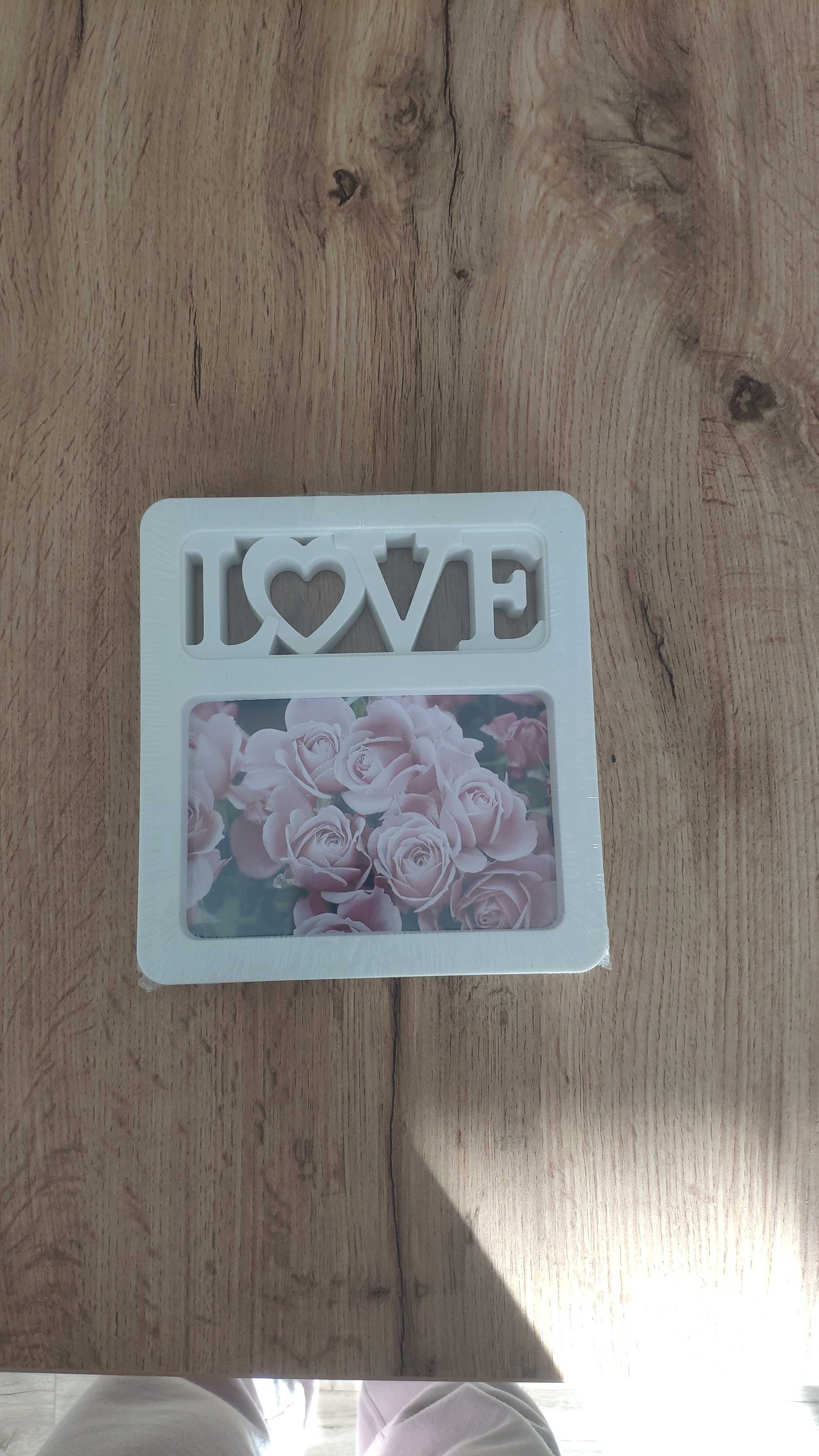Ramka na zdjęcie z napisem LOVE