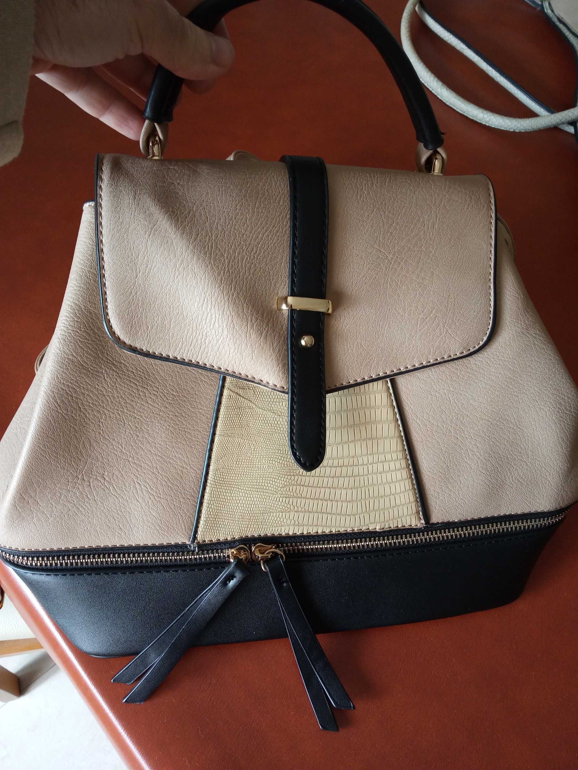 Mala de senhora tipo mochila - negociavel