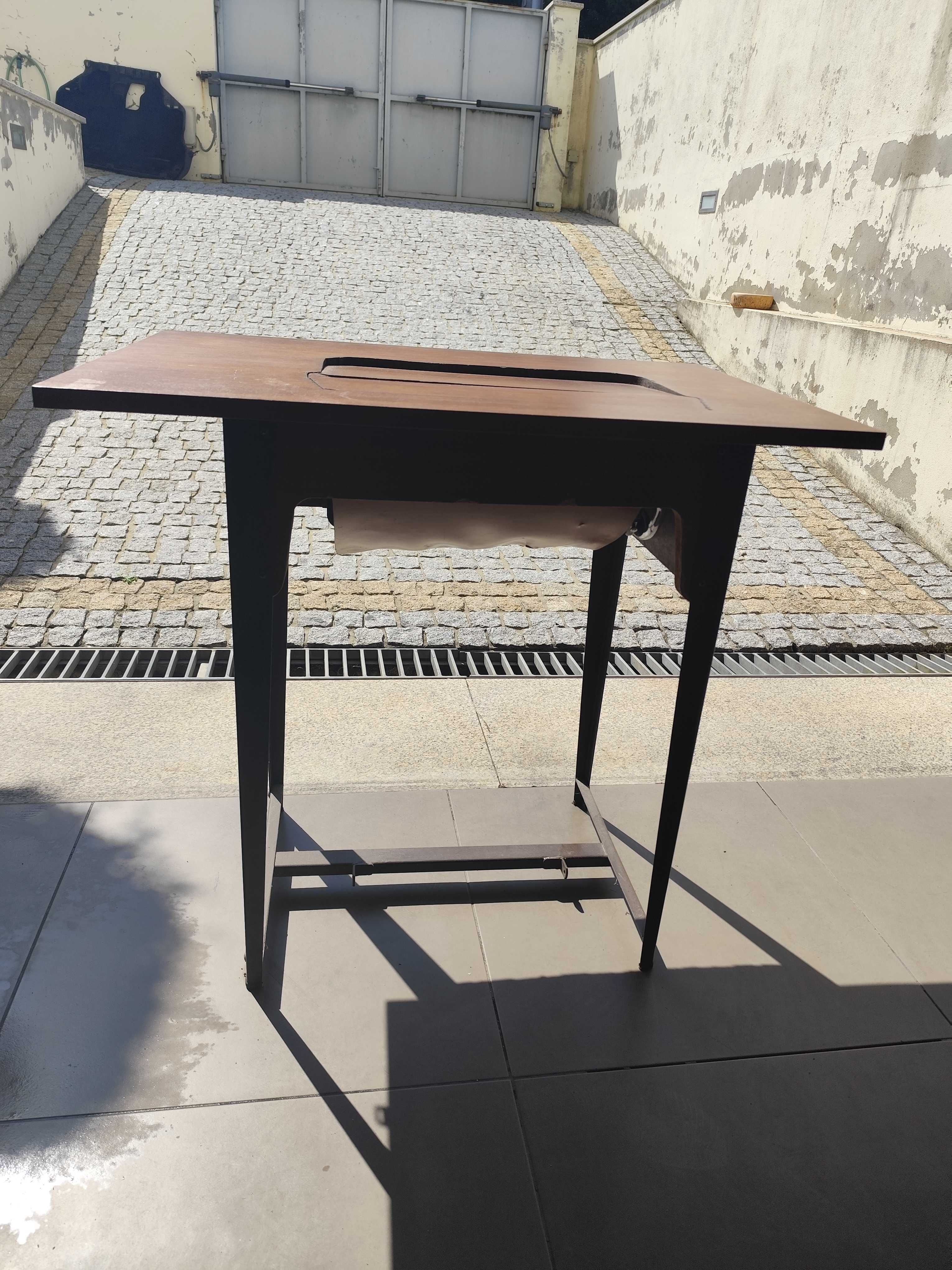 Máquina de Costura Singer