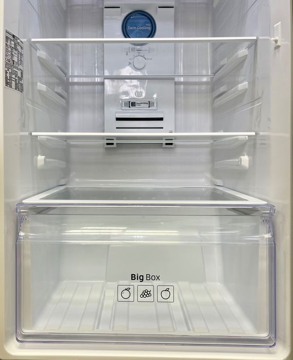Холодильник Samsung