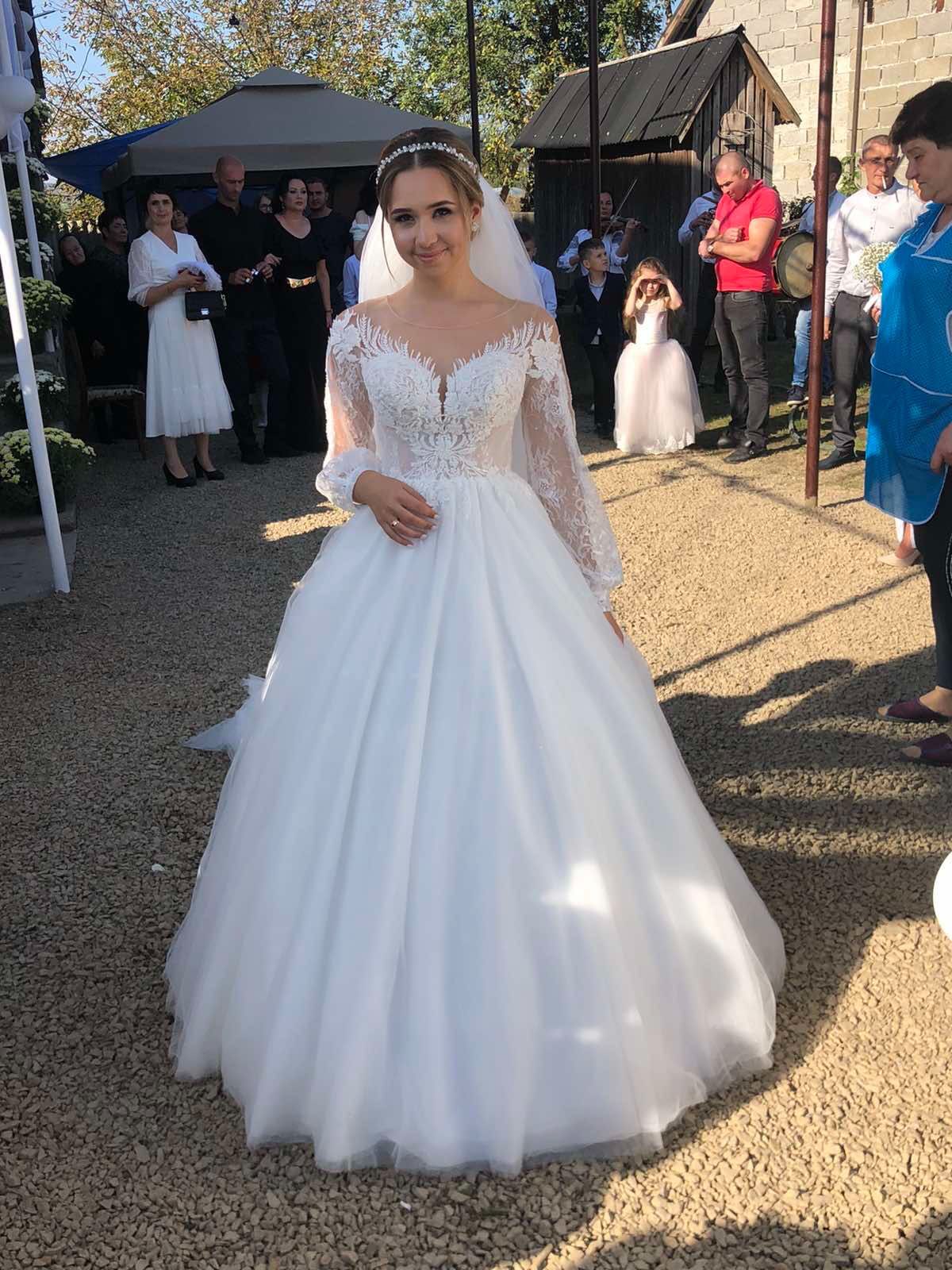Весільна сукня в хорошому стані