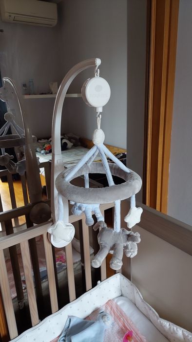 Mobile rotativo com música