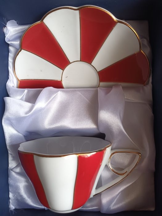 Belíssima chávena de chá em porcelana