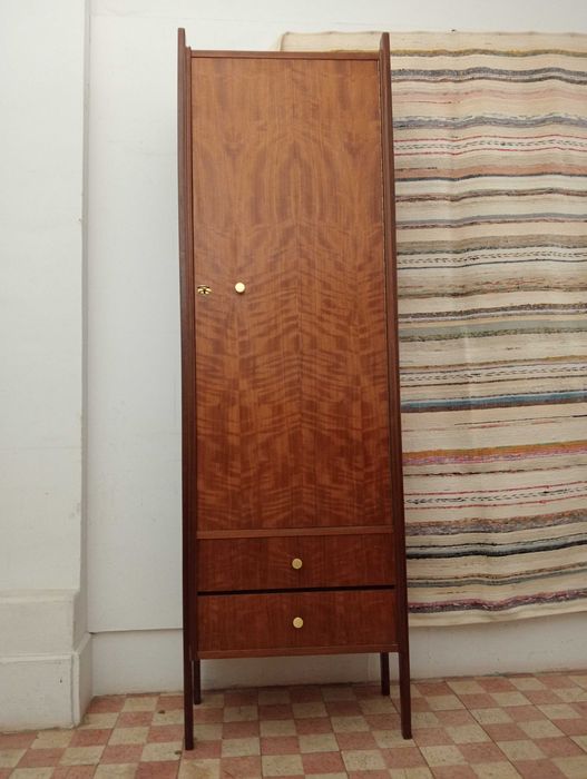 Pequeno Roupeiro Vintage