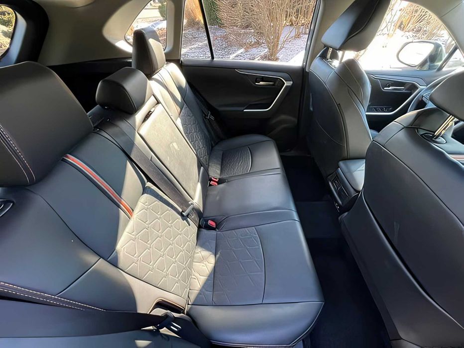 Toyota RAV4      2023