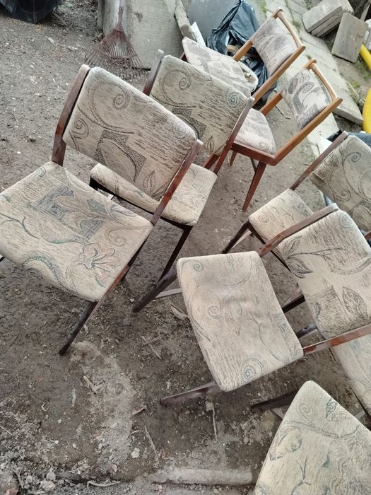 Stare stylowe krzesła z czasów PRL