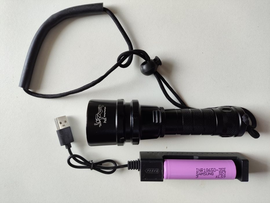 Lanterna para caça submarina, bateria Samsung 3450mAh e carregador
