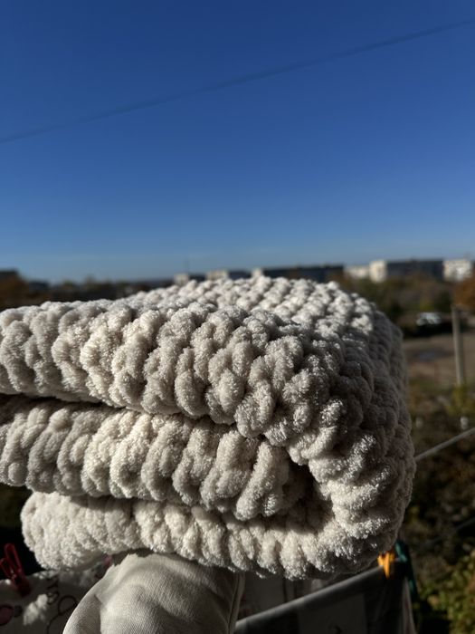 Плюшевий плед ручної роботи в молочному кольорі-тепло, ніжність