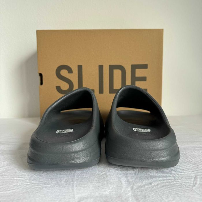 Yeezy Slide "Slate Grey" - Tamanho 42