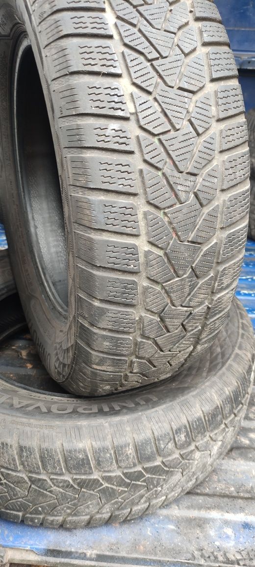 Opony zimowe z 2021r 215/65/16 Uniroyal 8N