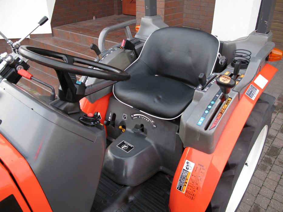 Mini Traktorek Kubota GB20 4X4 20KM Wspomaganie Mały Ogrodniczy