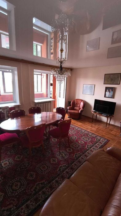 Продам 3 кім.квартиру у  Центрі  68000$