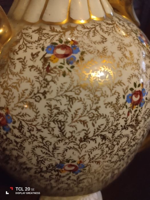 Jarra em louça pintada à mão