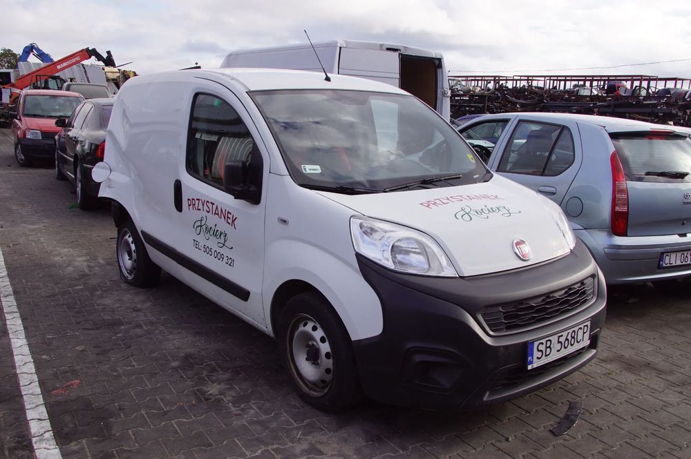 Auto na części - Fiat Fiorino III Lift 1.3 Multijet 80 KM 55283775 55247534 249 2021R Silnik Skrzynia Drzwi Maska Zderzak Błotnik Lampa Lusterko Szyba Klamka Deska Kokpit Sterownik Moduł Czujnik Licznik Kierownica Panel