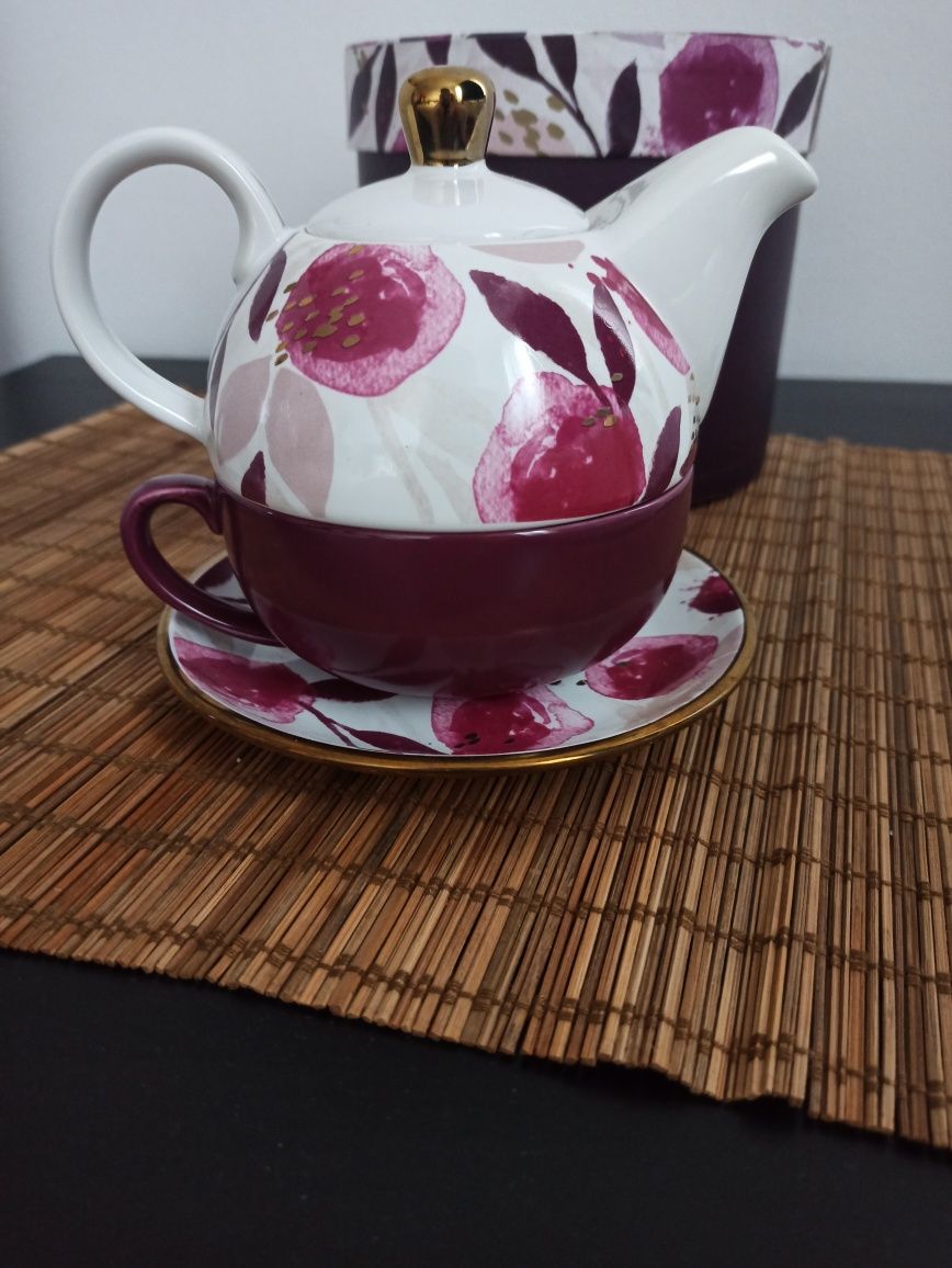 Zestaw w eleganckim pudełku FILIŻANKA + DZBANEK