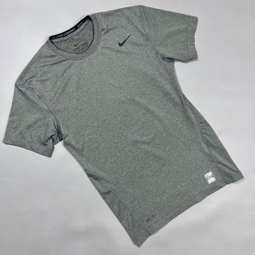 Чоловіча компресійна футболка Nike Pro Combat