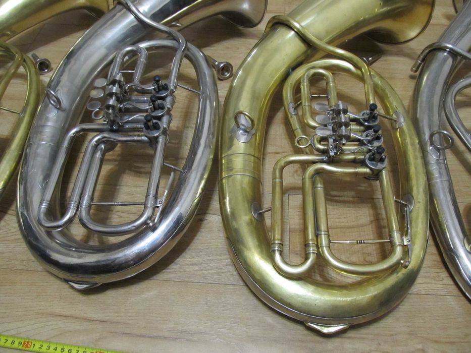 Баритон Сі-бемоль Мідний духовий інструмент