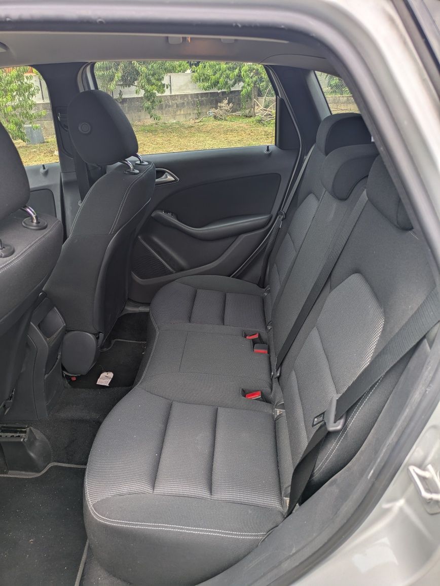 Mercedes B180 CDI  Motor 1800 cc  Caixa automatica   Revisões Mercedes