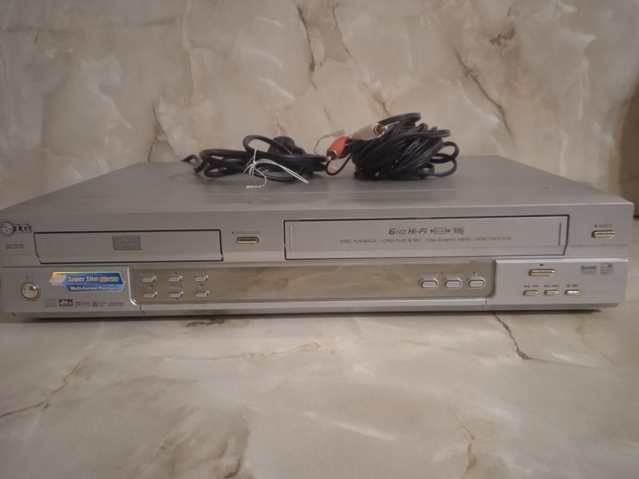 LG DC-378 Проигрыватель/видеомагнитофон DVD/VCR