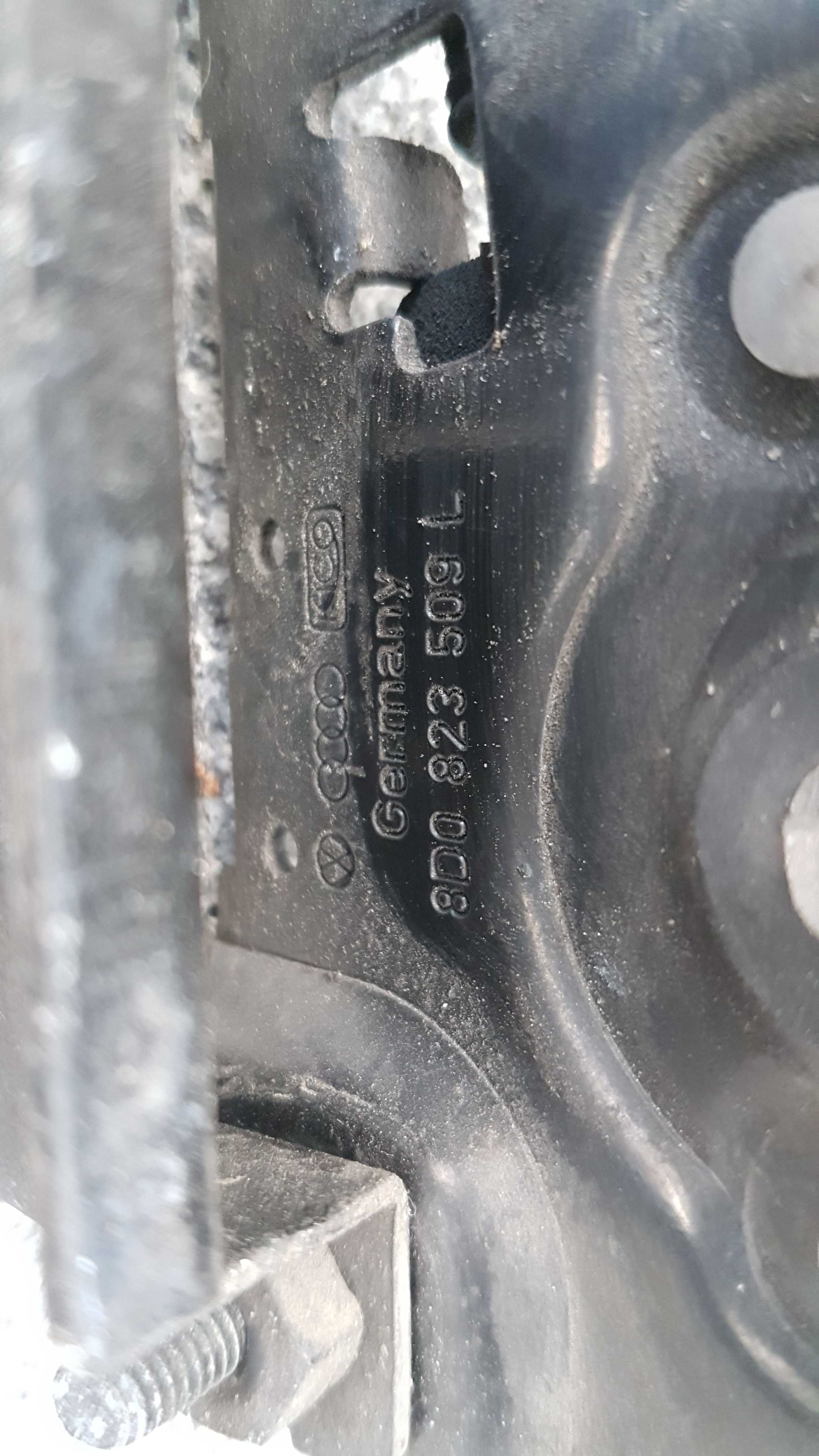 AUDI A4 B5 (8D)- Fecho Capô e Fecho da frente fibra (94/2002)