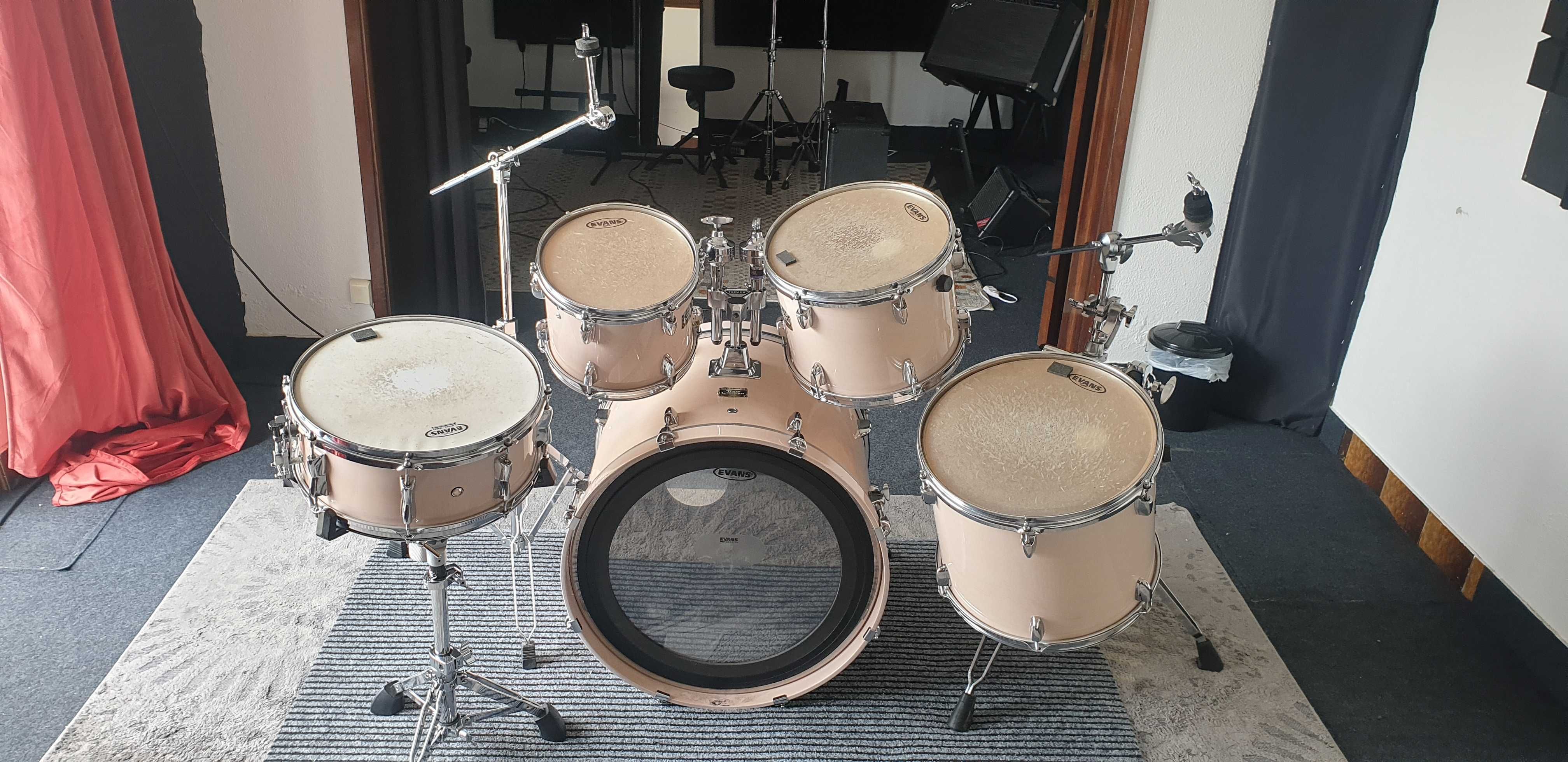 Bateria Yamaha Tour Custom Air-Seal Maple Shell 22"