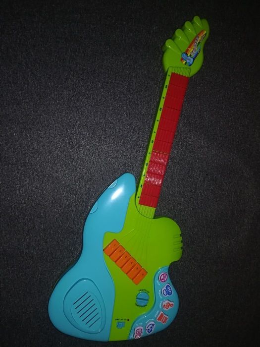 Gitara elektroniczna.