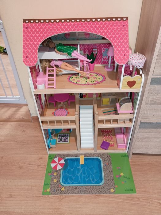 Domek dla lalek w bardzo dobrym stanie