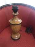 Candeeiro de mesa antigo em madeira pintada