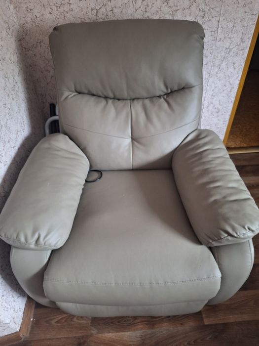 Fotel masujący siwy