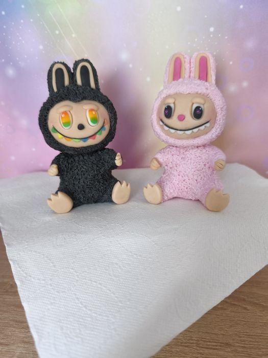 Labubu z masy cukrowej na tort