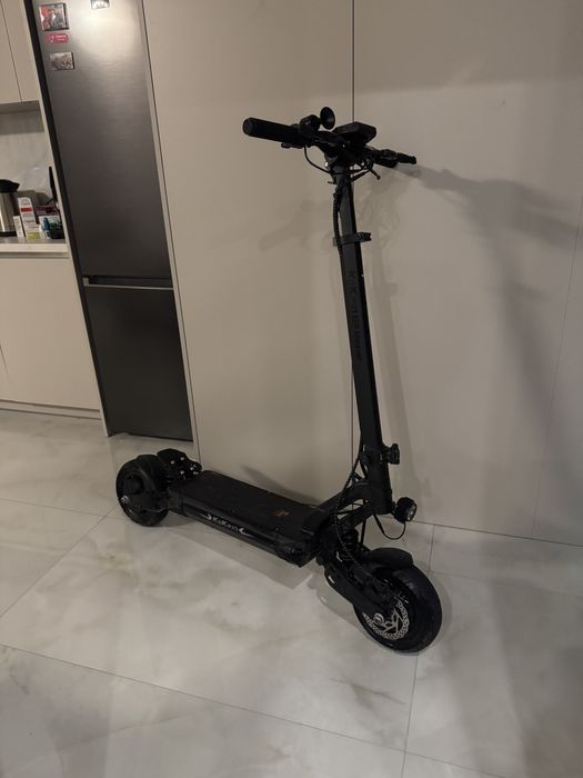 Продам електросамокат kukirin g2 master