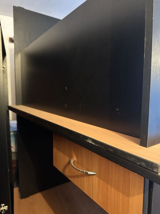 Стіл офісний в доброму стані