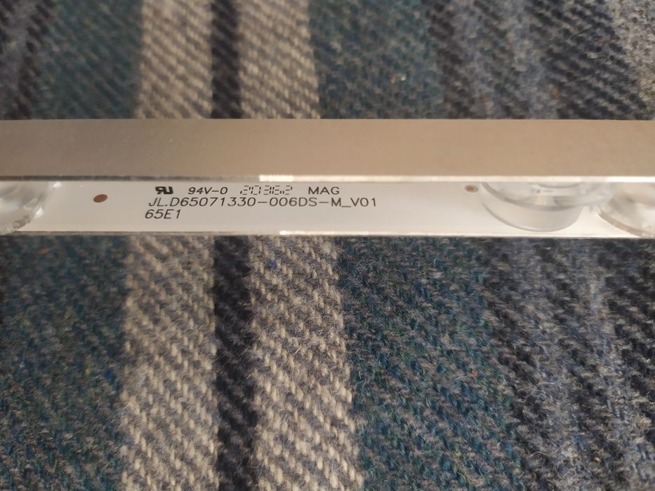 2 barras de LED's novas para tv 65" polegadas