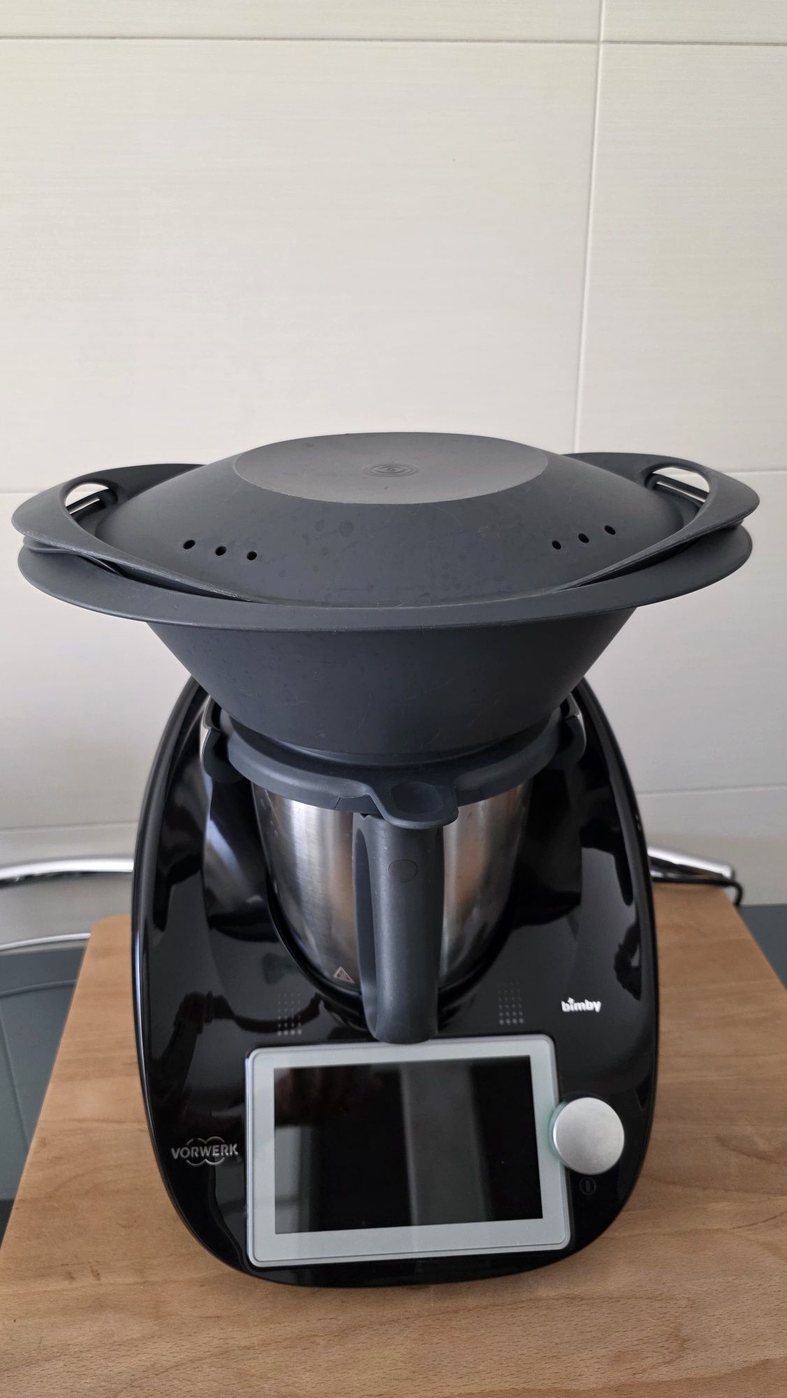 Vendo Bimby TM6 com poucos uso. Acessórios a parte.