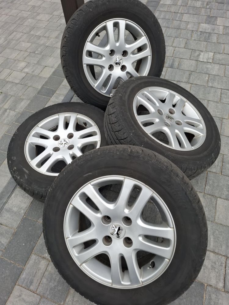 Opony letnie 15, oryginalne felgi peugeot.