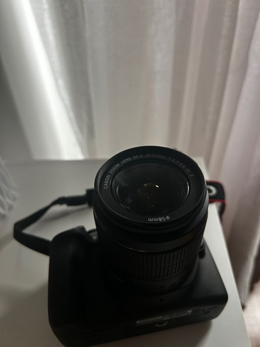 Máquina fotográfica  CANON EOS 1300D