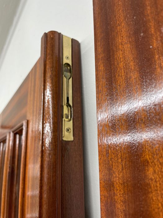 Conjunto de porta dupla de sala em bom estado