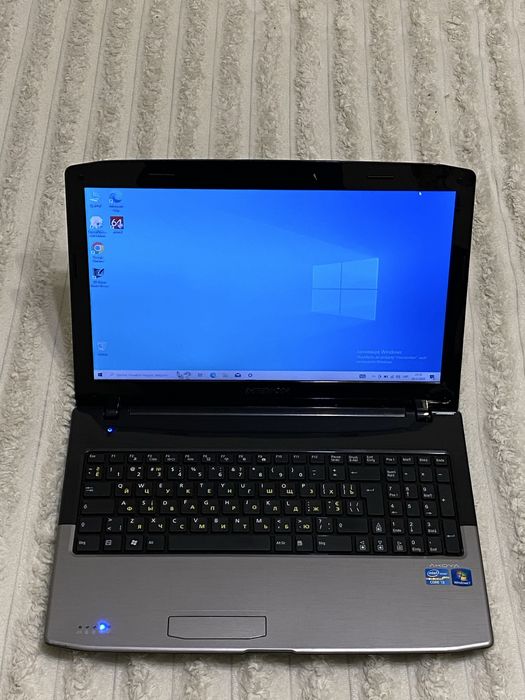 Шустрий Ноутбук Medion Akoya MD98760 core i3 ОЗУ 4гб ссд256гб