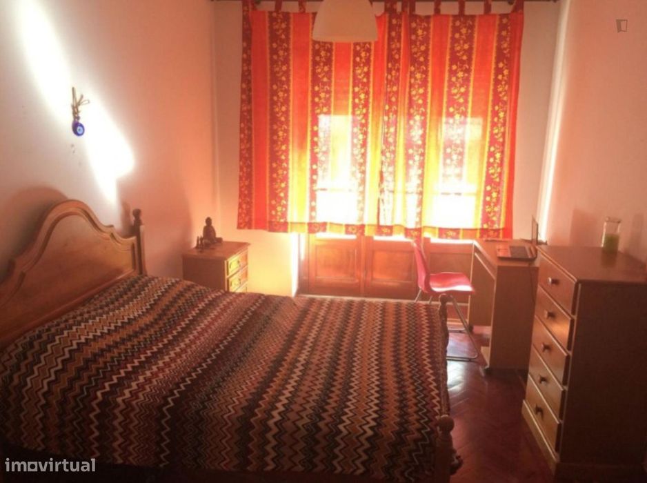 541385 - Quarto com cama de casal em...