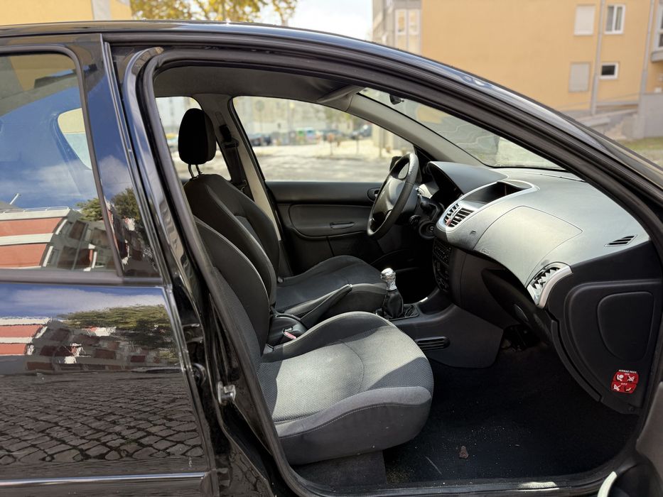 Peugeot 206+ 1.1i C/AC Nacional 2011.